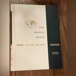 World Book Encyclopedia Year Book Old Vintage 1986